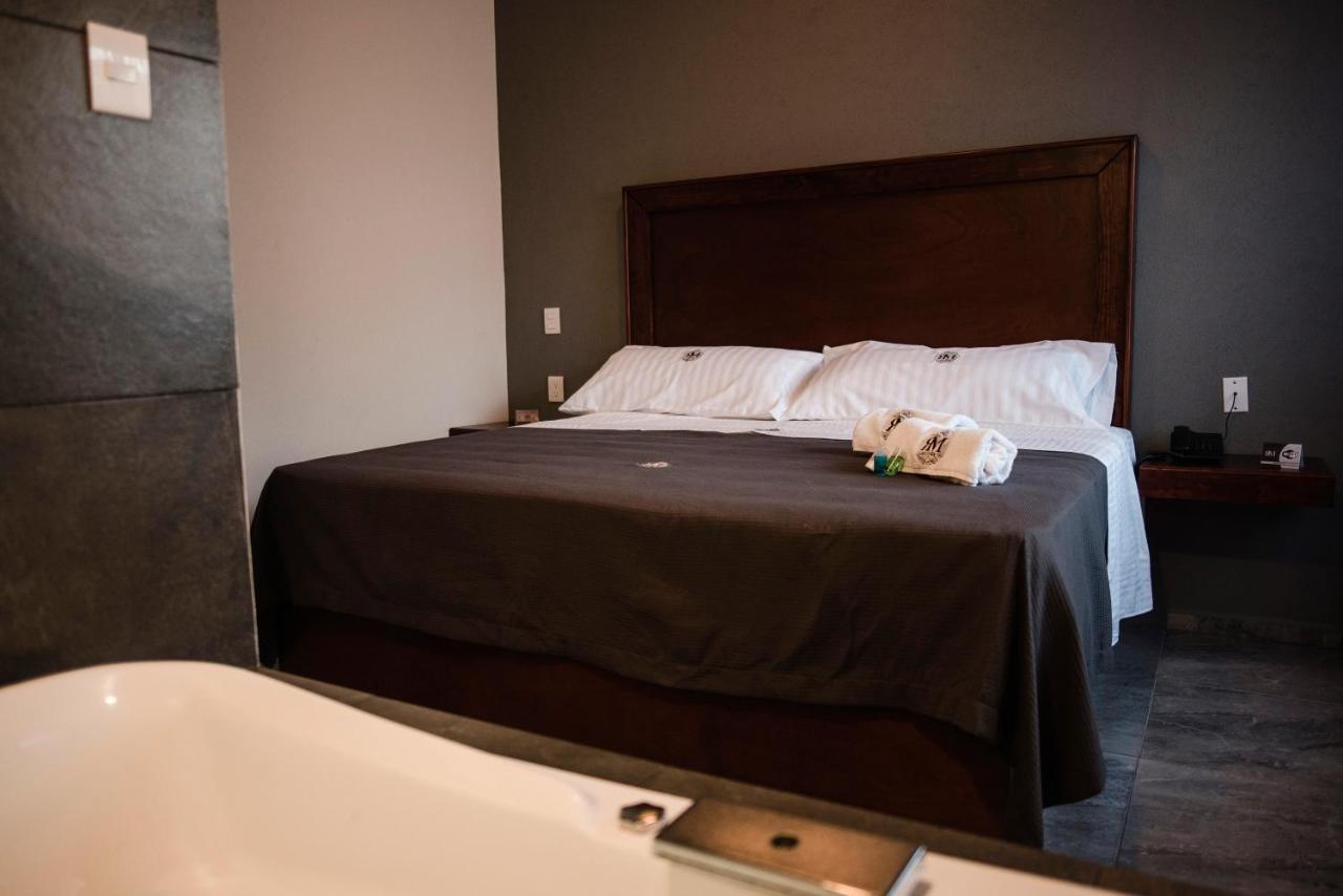 Hotel Rm Avandaro Valle de Bravo Dış mekan fotoğraf